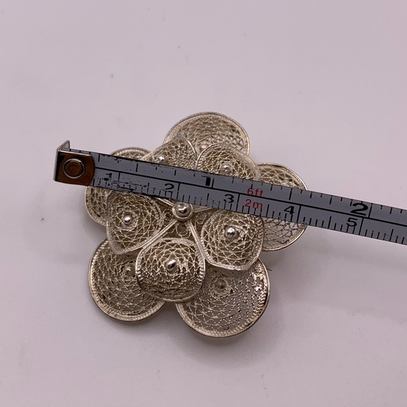Vintage sterling silver filigree flower brooch - Picture 5 of 5